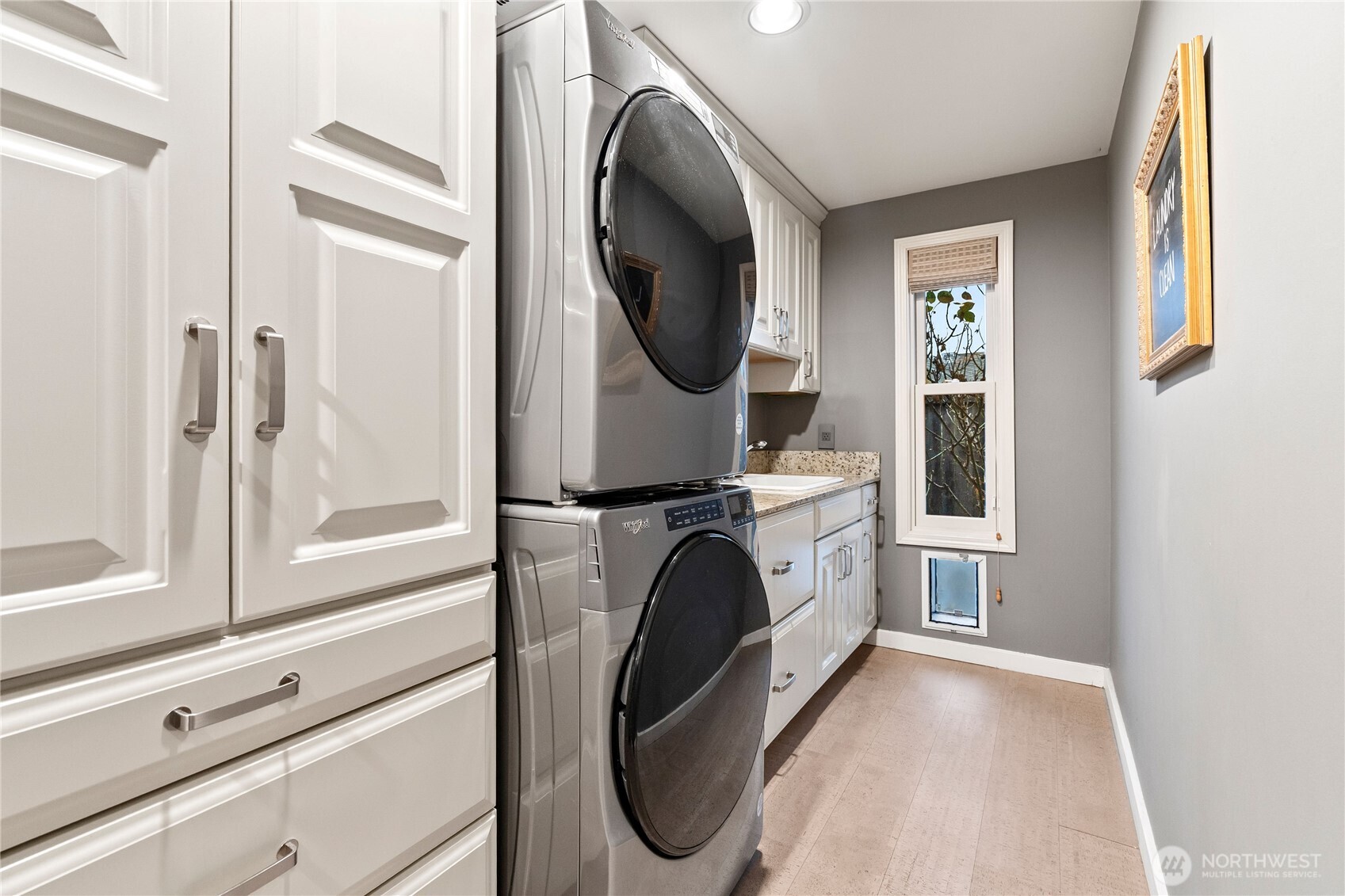 9829 Hilltop Road Bellevue, WA 98004 - Photo 30 of 39