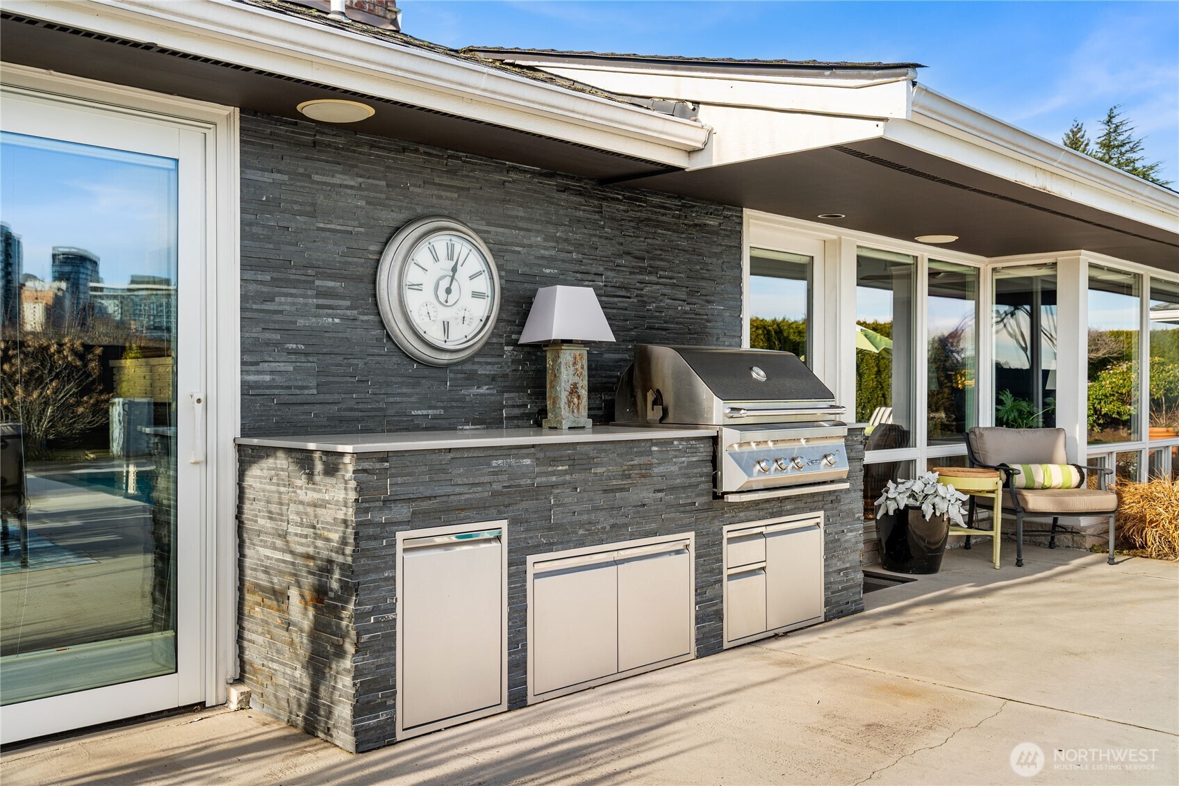 9829 Hilltop Road Bellevue, WA 98004 - Photo 33 of 39