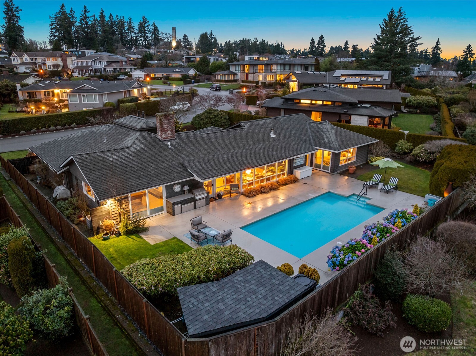 9829 Hilltop Road Bellevue, WA 98004 - Photo 34 of 39