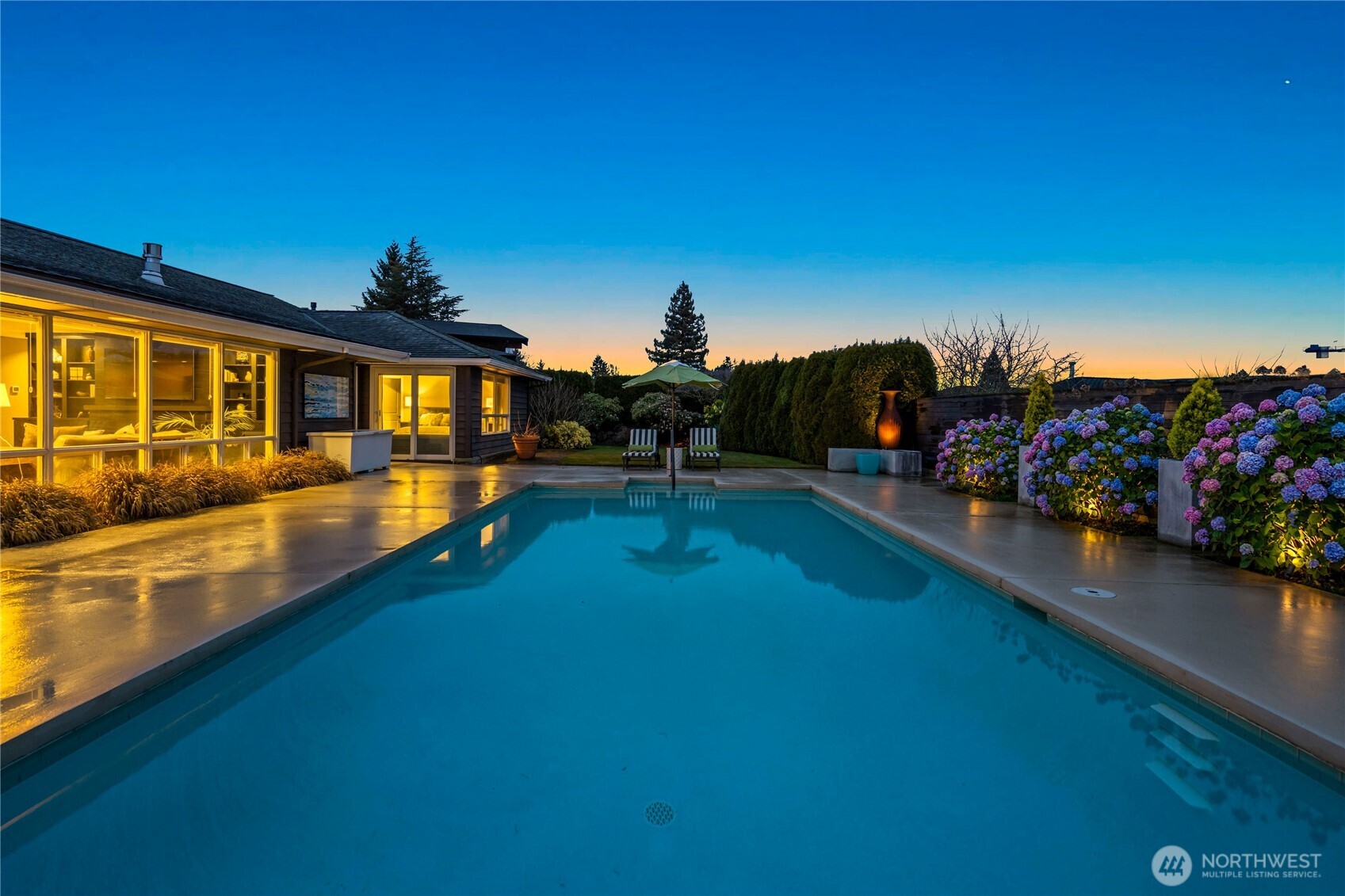 9829 Hilltop Road Bellevue, WA 98004 - Photo 37 of 39