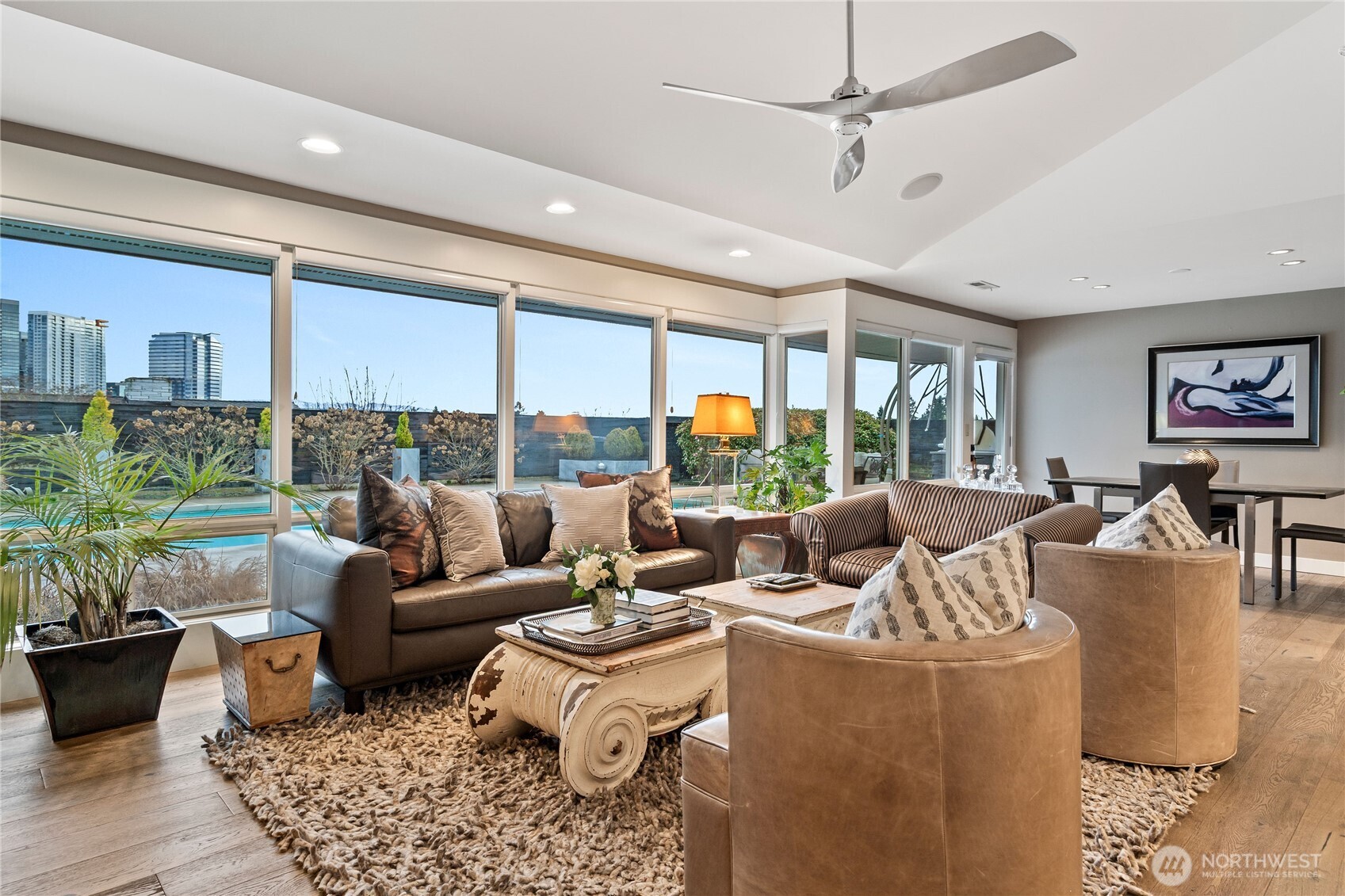 9829 Hilltop Road Bellevue, WA 98004 - Photo 6 of 39