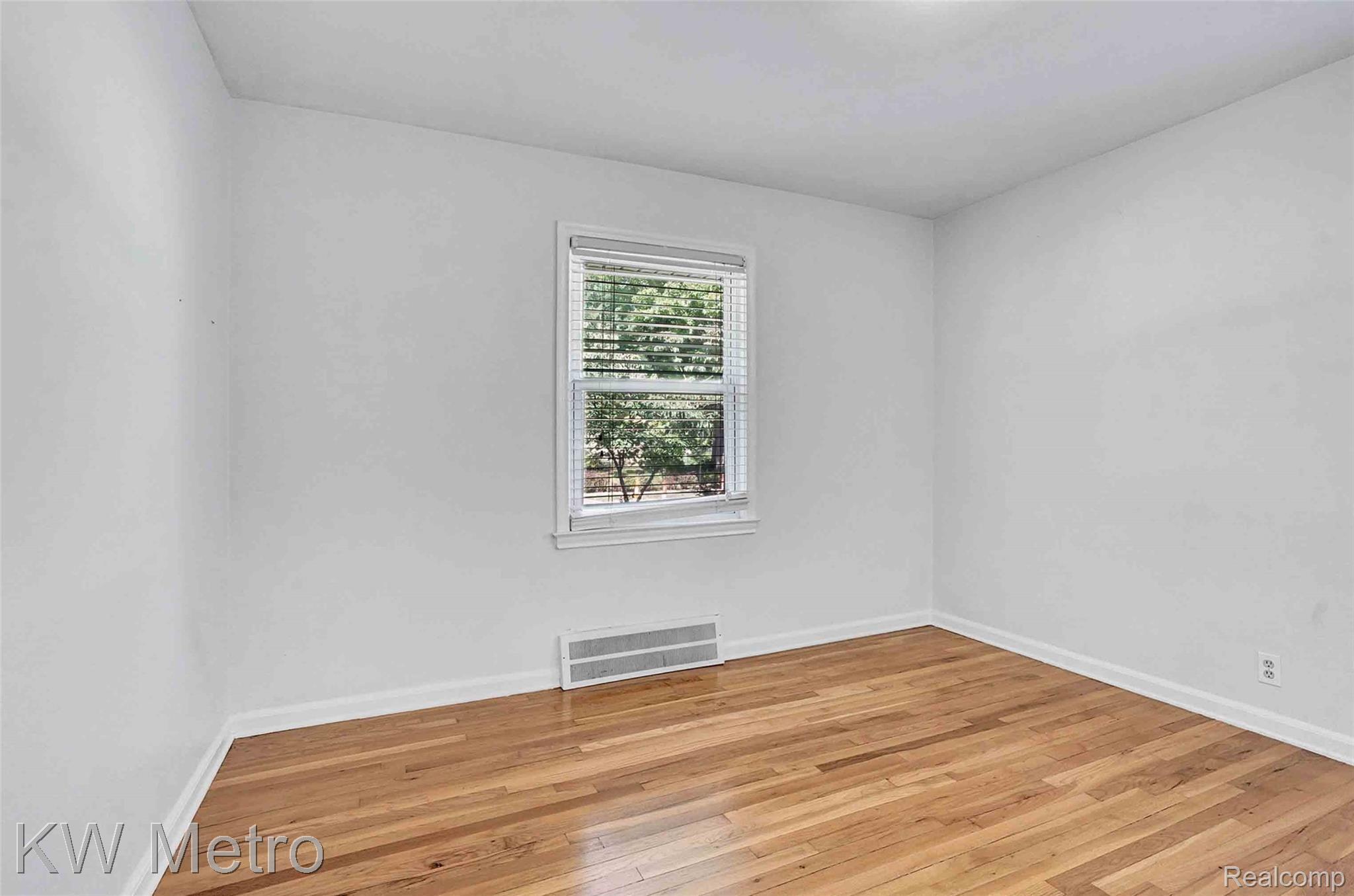 3114 Harvard Road Royal Oak, MI 48073 - Photo 12 of 27 DSC04252.jpg