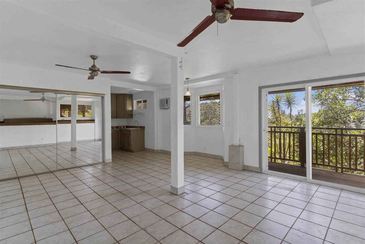 2560 Kokomo Road Haiku, HI 96708 - Photo 22 of 30 a view of an empty room with a ceiling fan and window