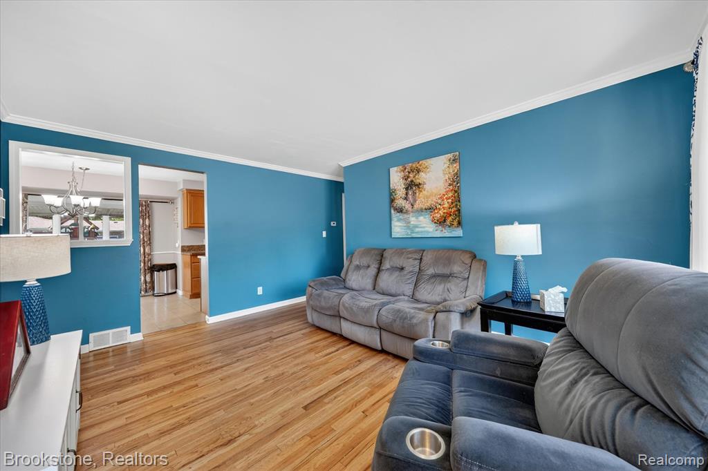 23784 Linne Street Clinton Township, MI 48035 - Photo 6 of 45