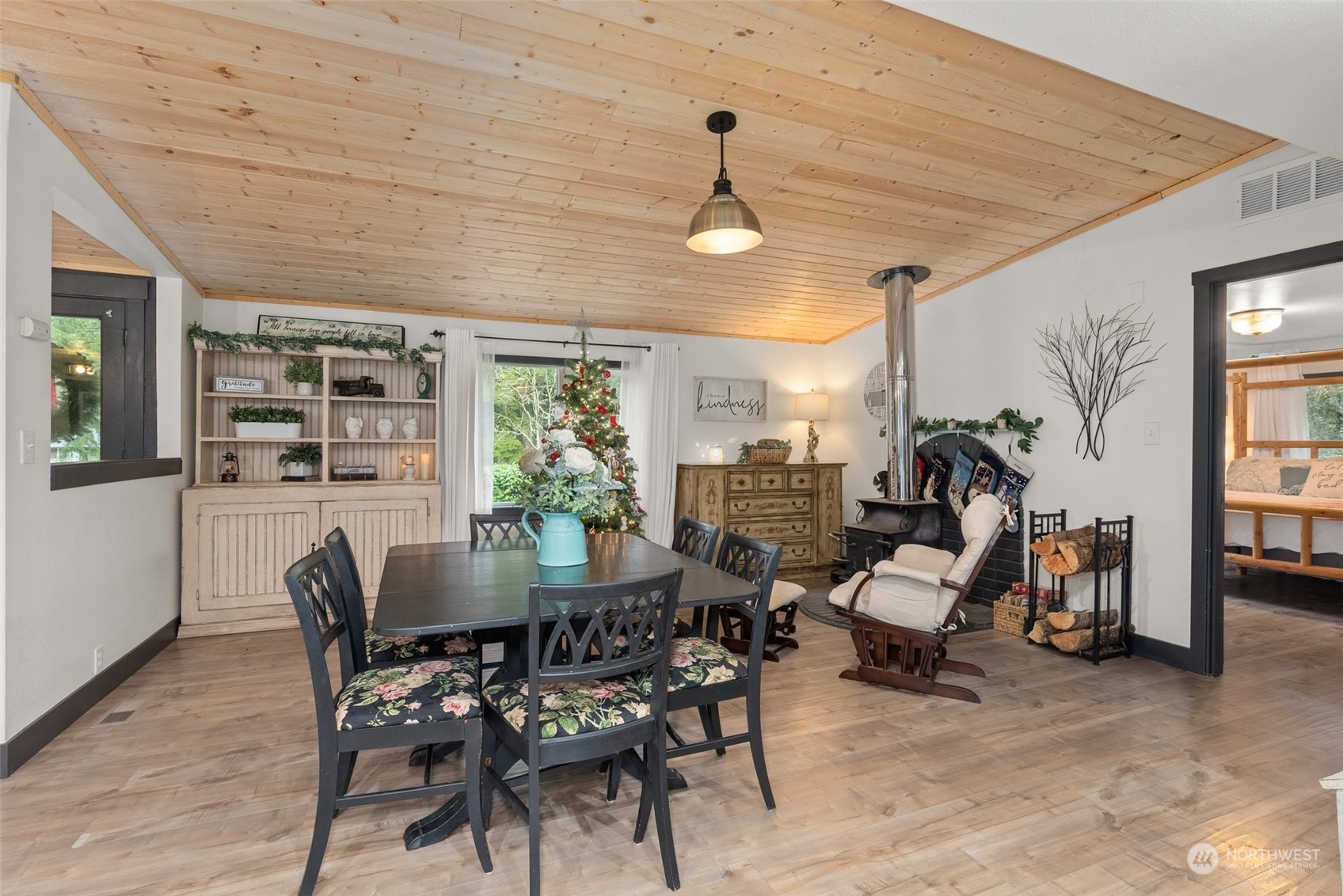 454 Harmon Road, Unit 11 Chehalis, WA 98532 - Photo 12 of 28 a dining room with furniture and wooden floor