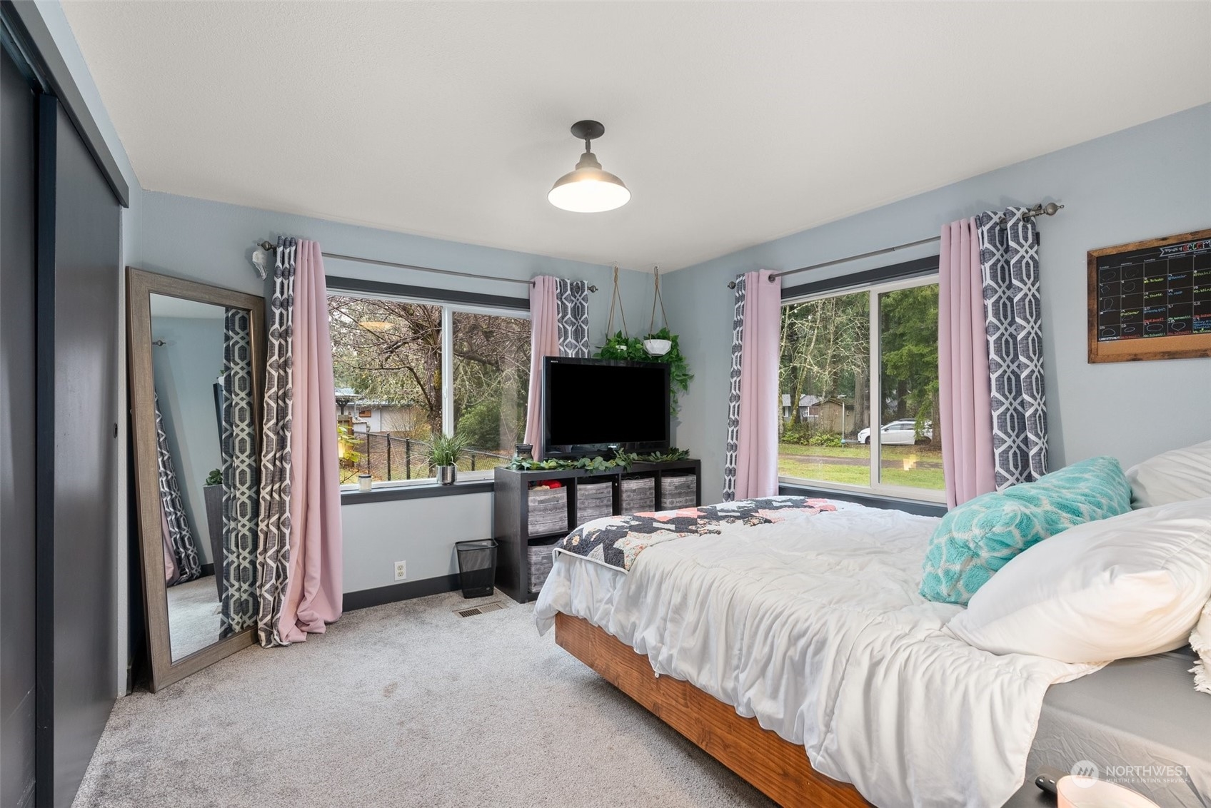 454 Harmon Road, Unit 11 Chehalis, WA 98532 - Photo 18 of 28 a bed sitting in a spacious bedroom next to a window