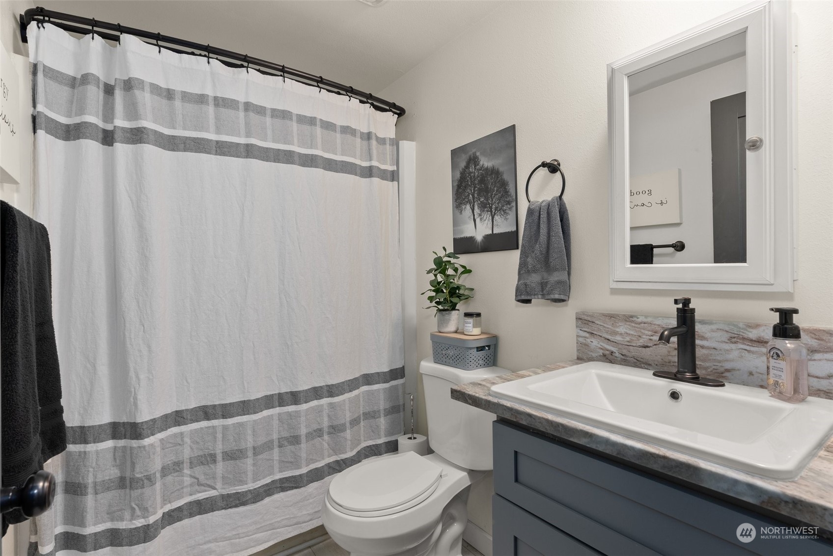 454 Harmon Road, Unit 11 Chehalis, WA 98532 - Photo 20 of 28 a bathroom with a sink a toilet and shower curtain