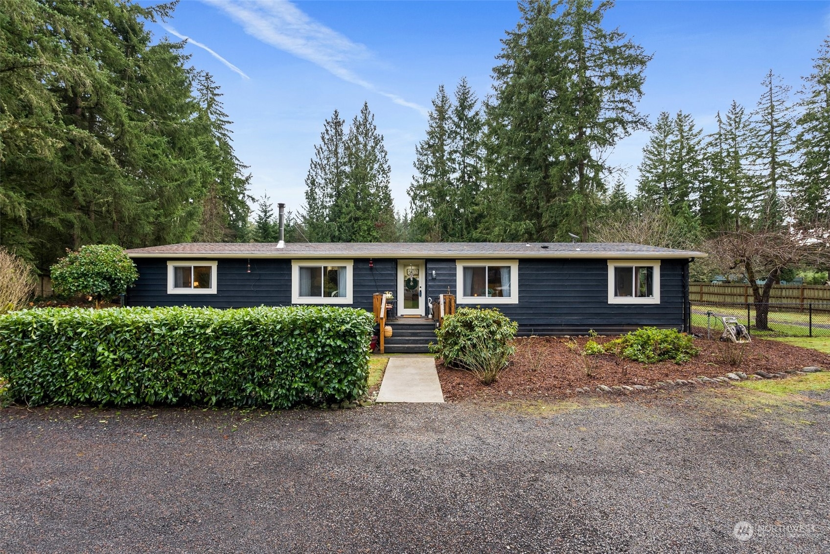 454 Harmon Road, Unit 11 Chehalis, WA 98532 - Photo 3 of 28 a front view of a house with garden