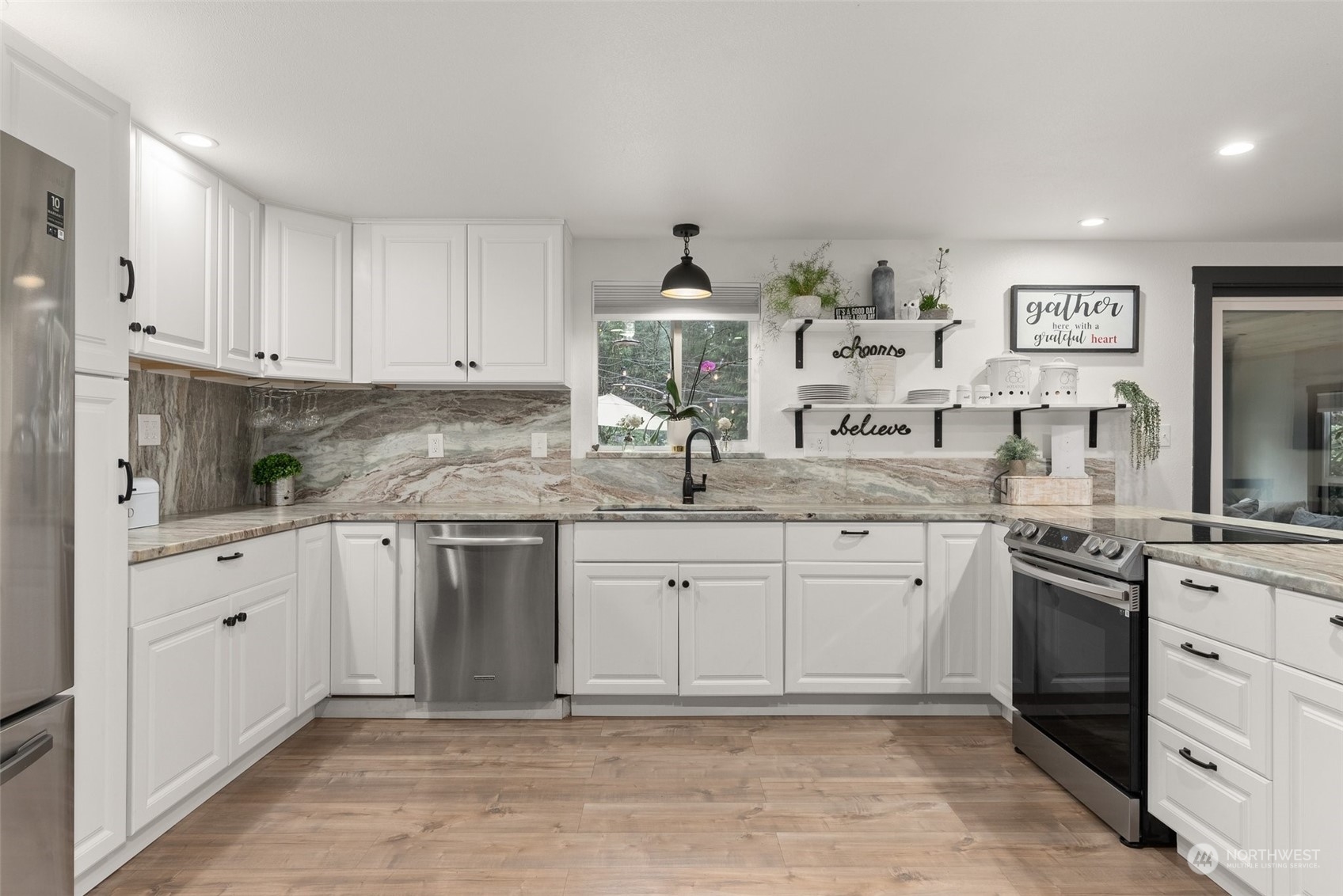 454 Harmon Road, Unit 11 Chehalis, WA 98532 - Photo 8 of 28 a kitchen with granite countertop a sink stainless steel appliances and cabinets