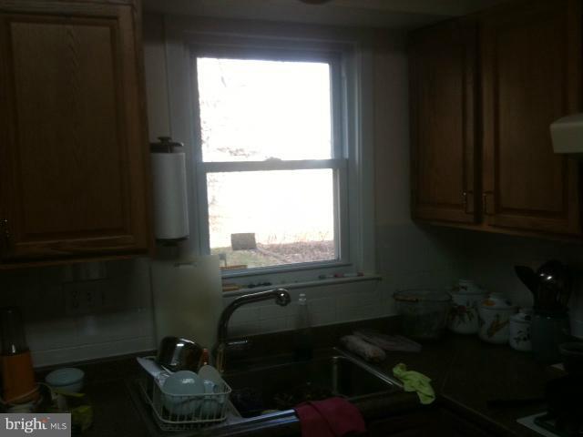 1304 Gresham Road Silver Spring, MD 20904 - Photo 2 of 7 a room with a window