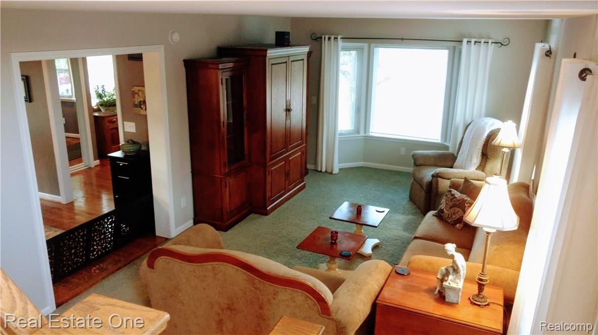 3249 Wakefield Road Berkley, MI 48072 - Photo 12 of 44 Living room from stairway