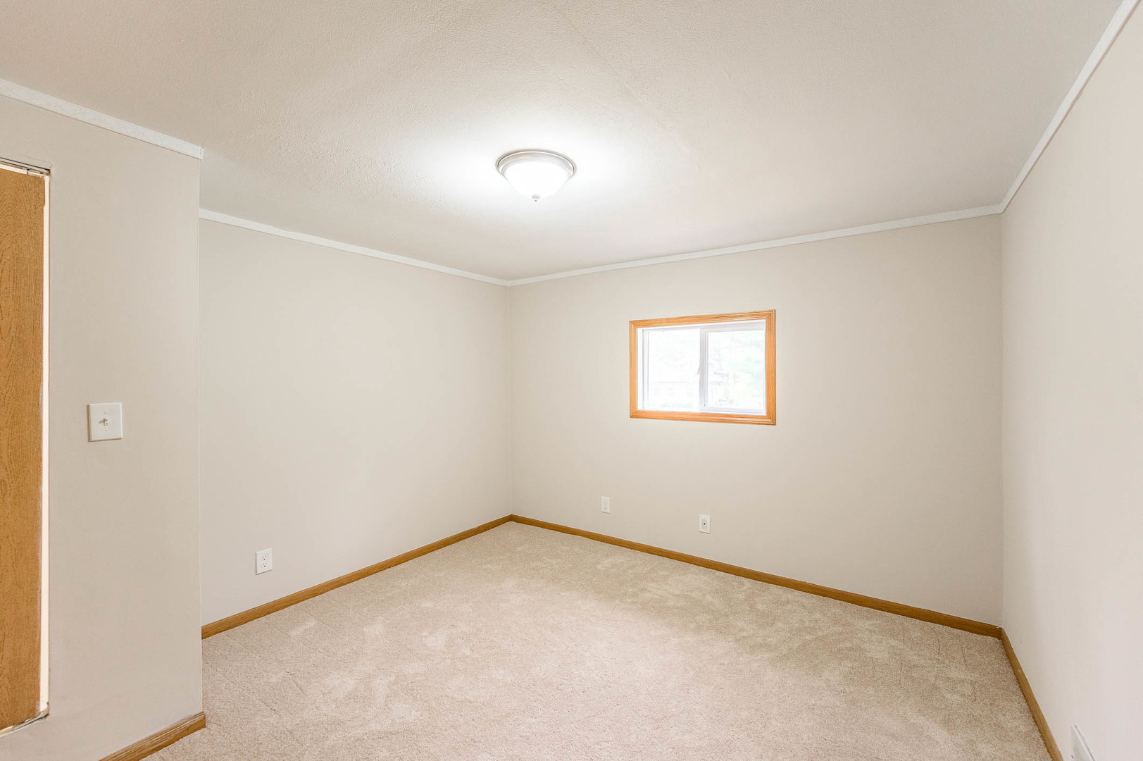 38421 North Briar Road Spring Grove, IL 60081 - Photo 10 of 14 an empty room with a window