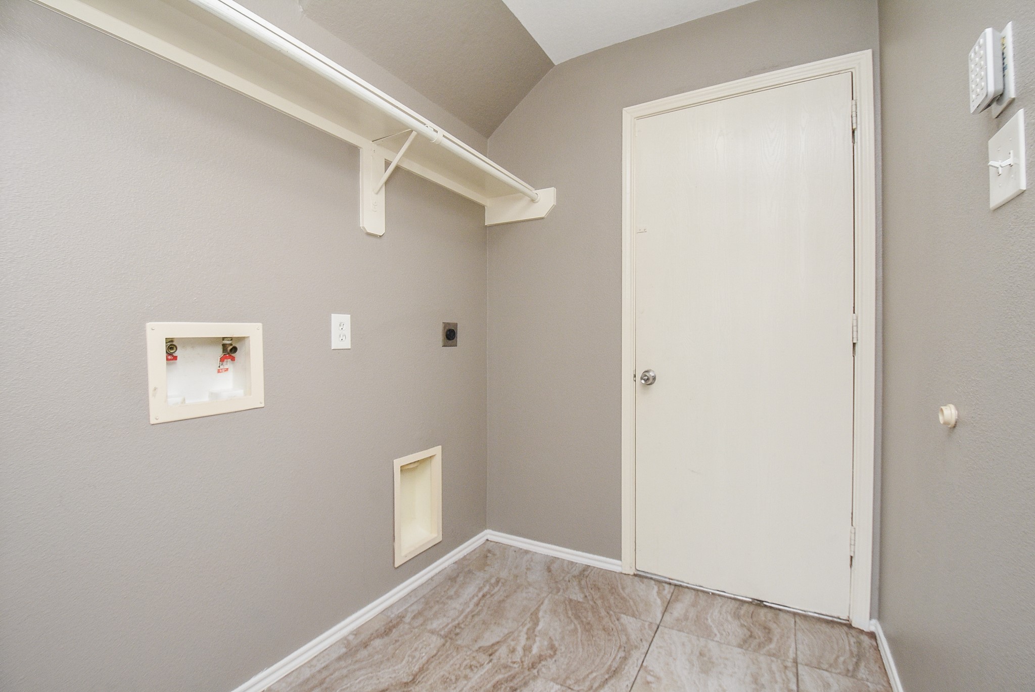 642 Kiley Drive Houston, TX 77073 - Photo 13 of 24 a view of an empty room