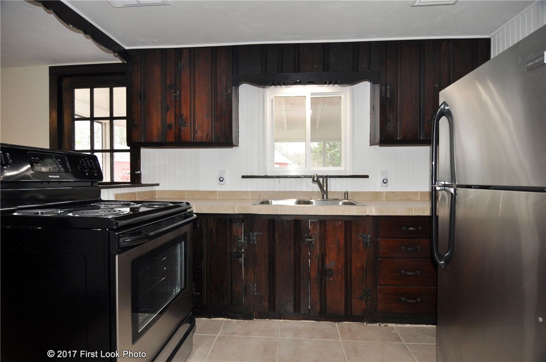 173 Mishnock Road West Greenwich, RI 02817 - Photo 8 of 26 Gallery Image 8