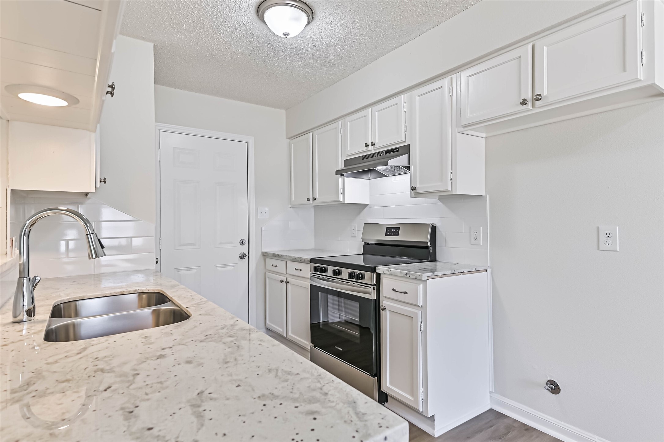 117 Dallas Street Angleton, TX 77515 - Photo 15 of 39 Gallery Image 15