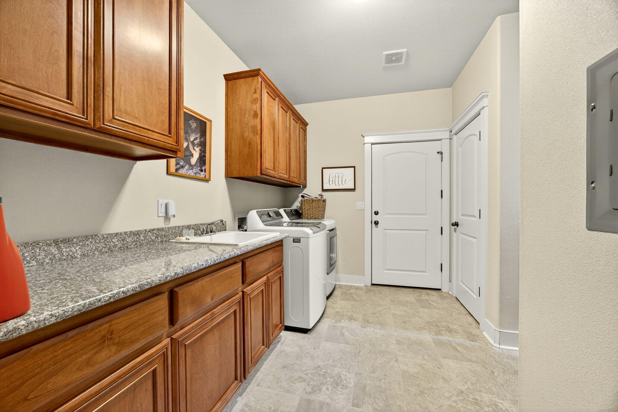 16 Portabello Way Eagle Point, OR 97524 - Photo 43 of 43 a kitchen with a sink stove and cabinets