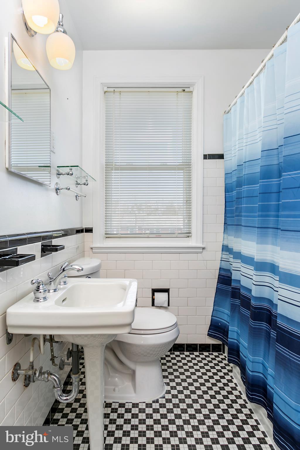 830 Braeside Road Baltimore, MD 21229 - Photo 14 of 21 Super Solid with Classic Styling!