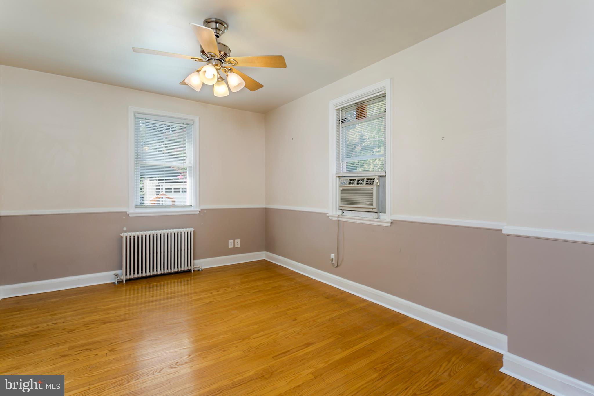 830 Braeside Road Baltimore, MD 21229 - Photo 8 of 21 Dining Room is warm and inviting.