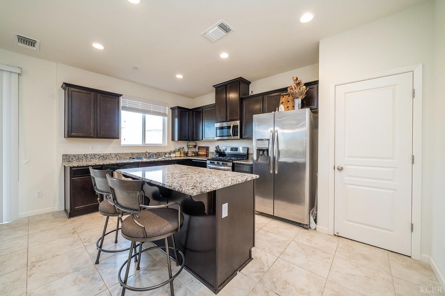 1059 Jade Way Lemoore, CA 93245 - Photo 9 of 25 Gallery Image 9