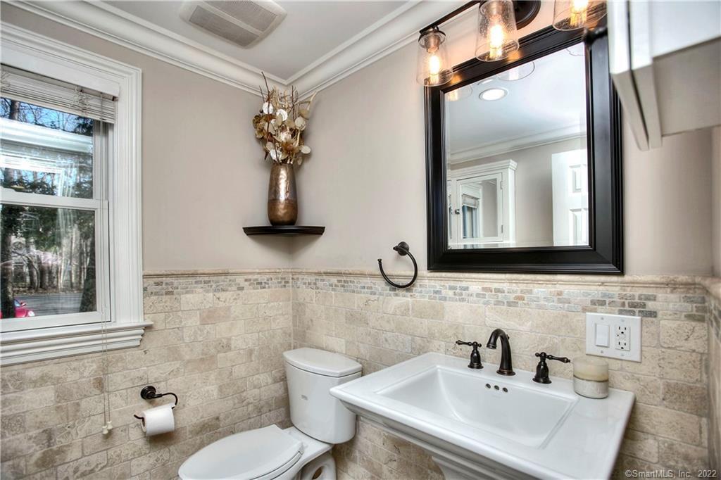 1939 Bronson Road Fairfield, CT 06824 - Photo 14 of 29