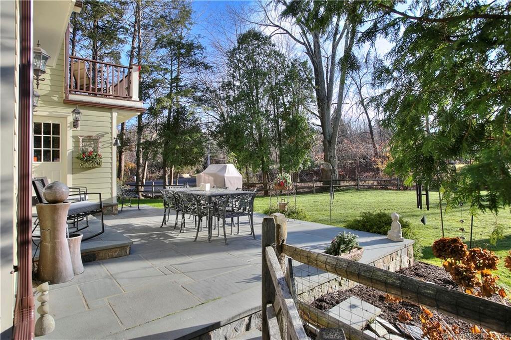 1939 Bronson Road Fairfield, CT 06824 - Photo 22 of 29