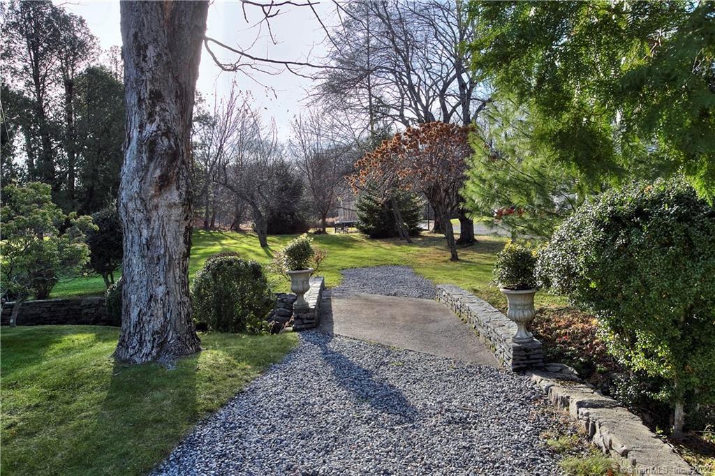 1939 Bronson Road Fairfield, CT 06824 - Photo 25 of 29