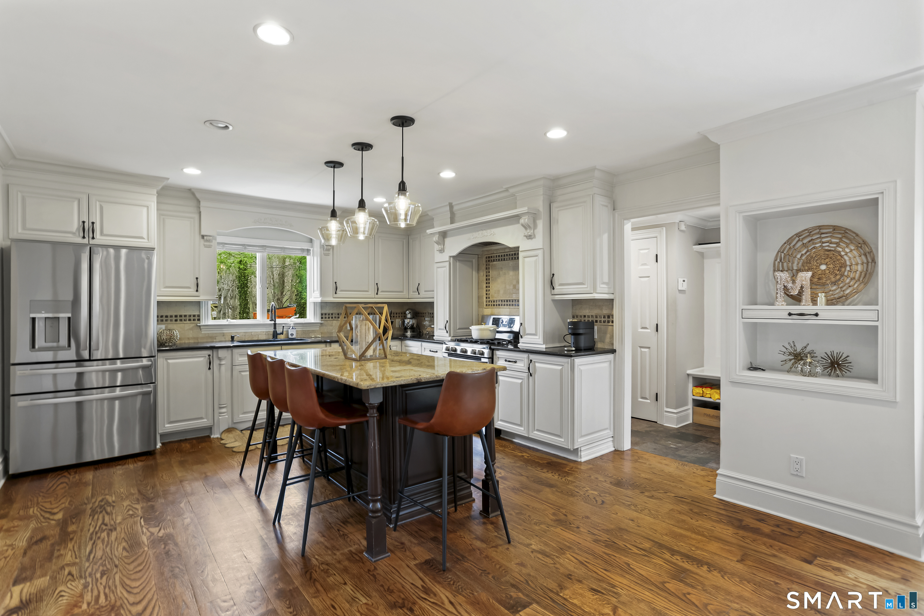 1939 Bronson Road Fairfield, CT 06824 - Photo 6 of 29