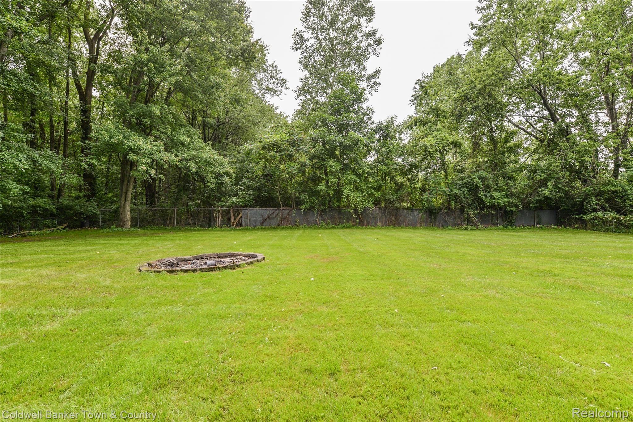 28721 Haas Road New Hudson, MI 48165 - Photo 11 of 28 Backyard