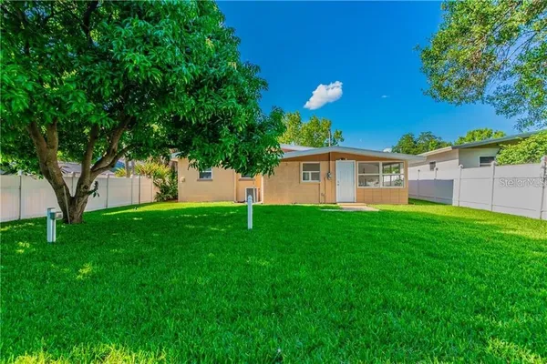 a view of a house with a backyard