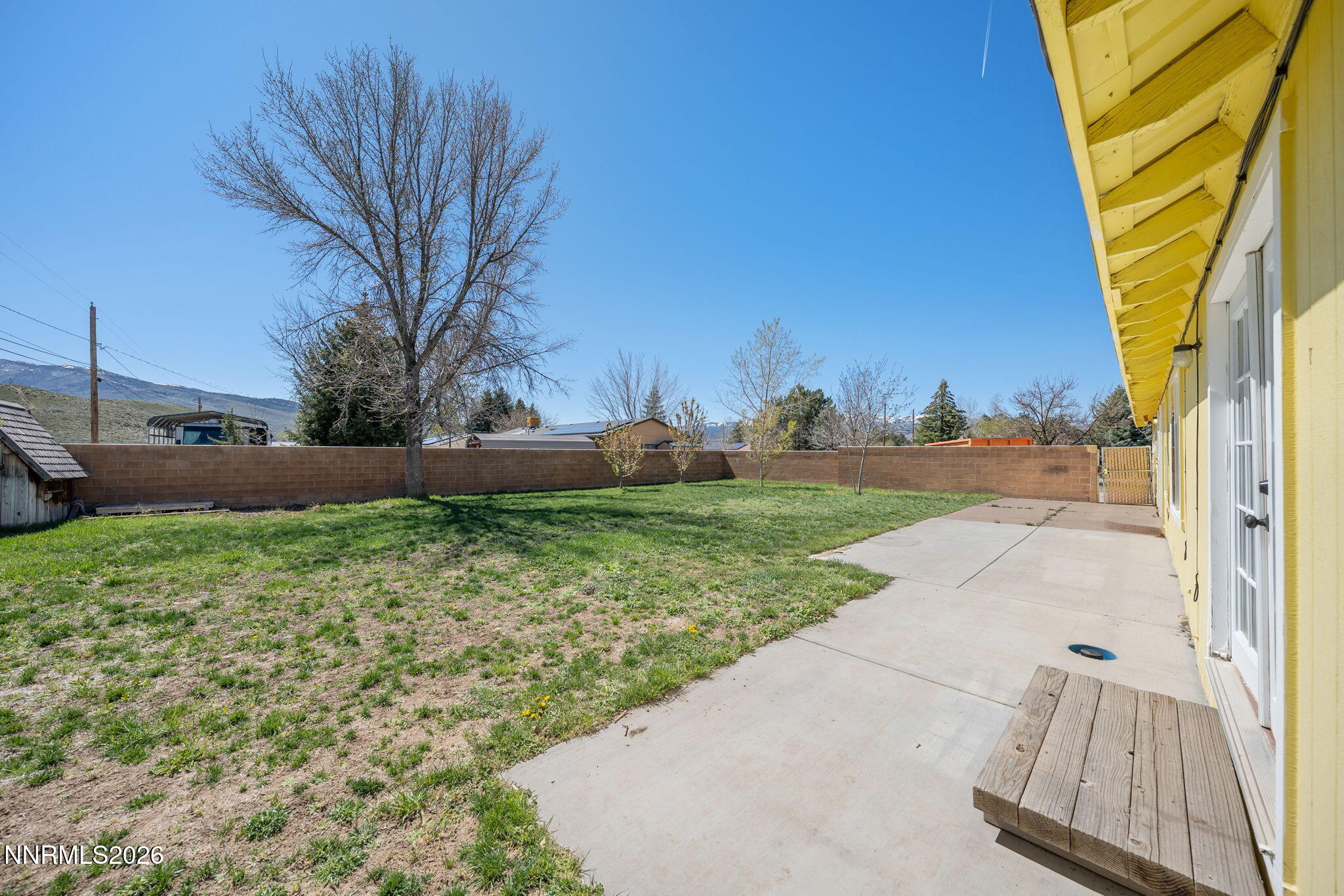 3590 Siskin Lane Reno, NV 89508 - Photo 30 of 31 a backyard of a house with lots of green space