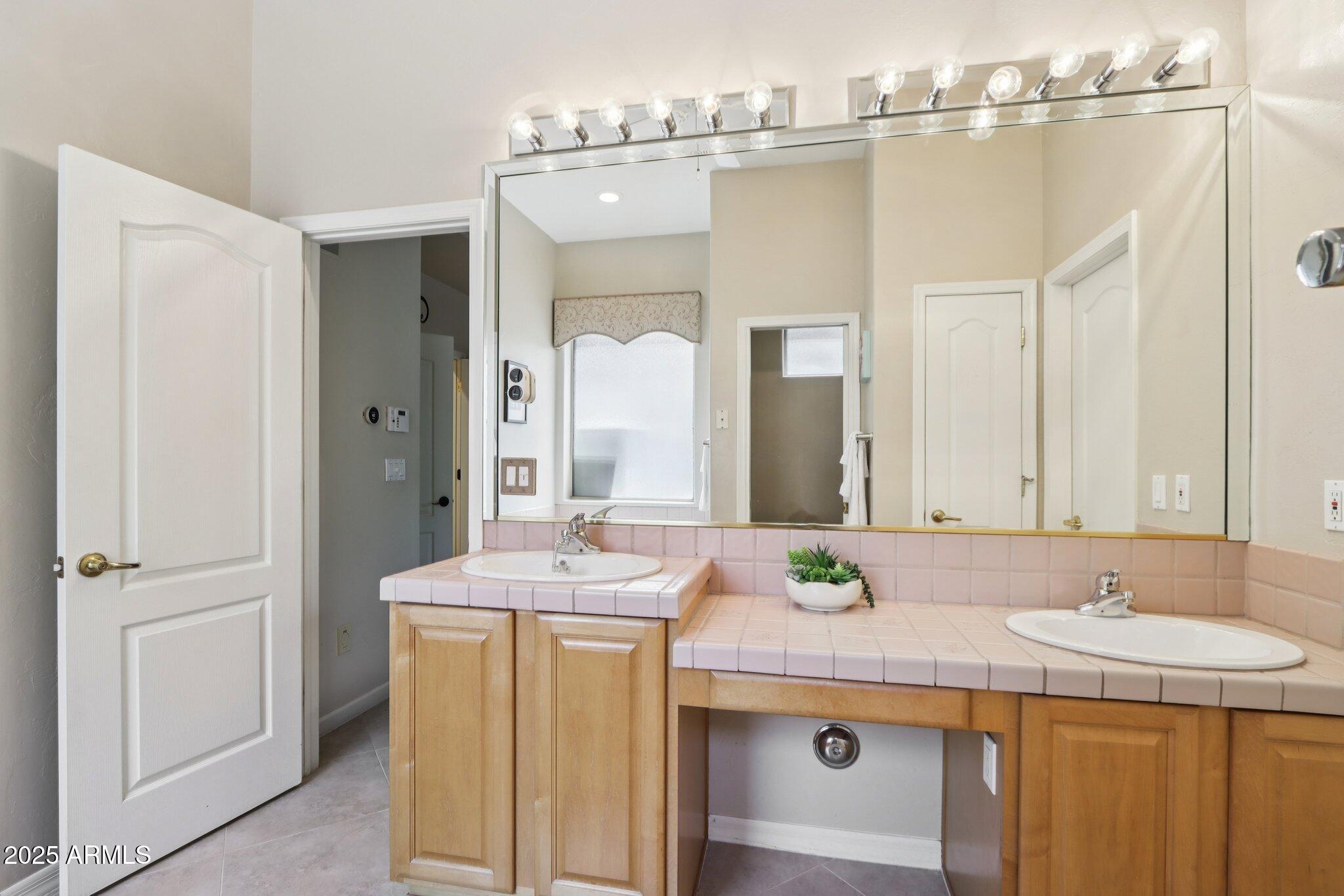 4815 West Saddlehorn Road Phoenix, AZ 85083 - Photo 20 of 40 Primary Bathroom