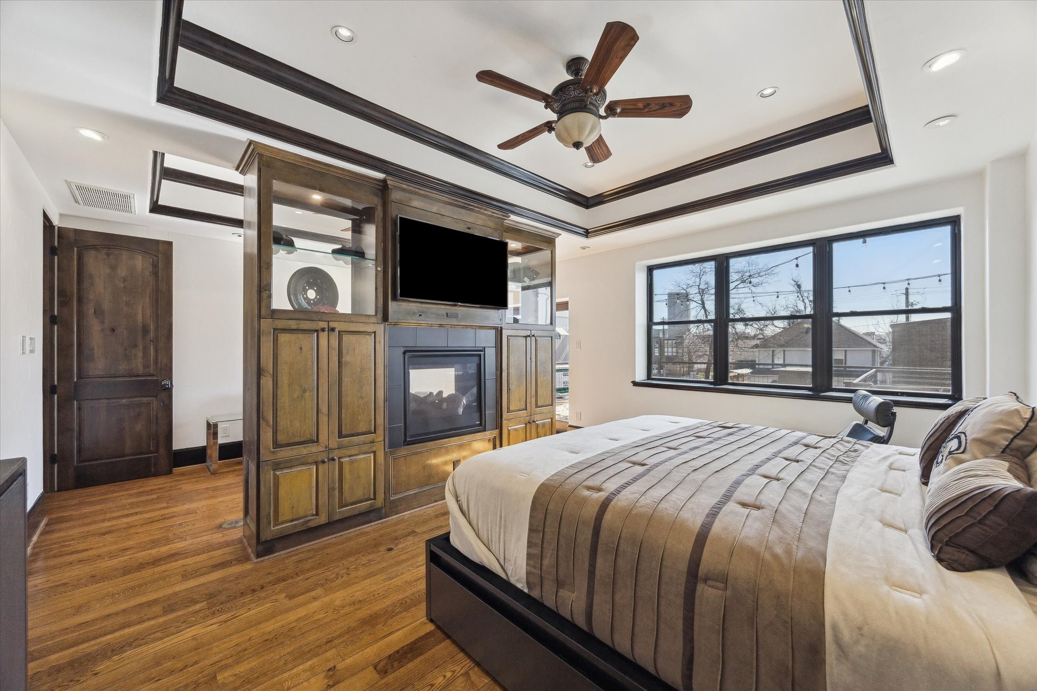 4119 Allen Street Houston, TX 77007 - Photo 24 of 42 Includes built in entertainment center