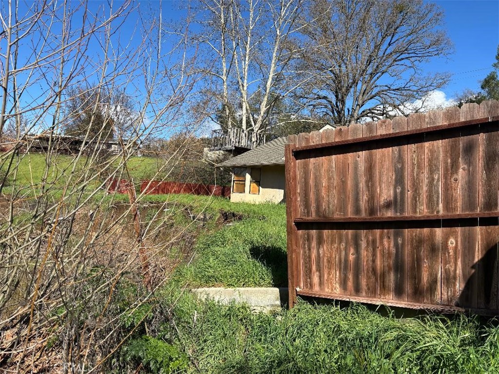 1210 San Ramon Road Atascadero, CA 93422 - Photo 10 of 21 a view of a backyard with plants