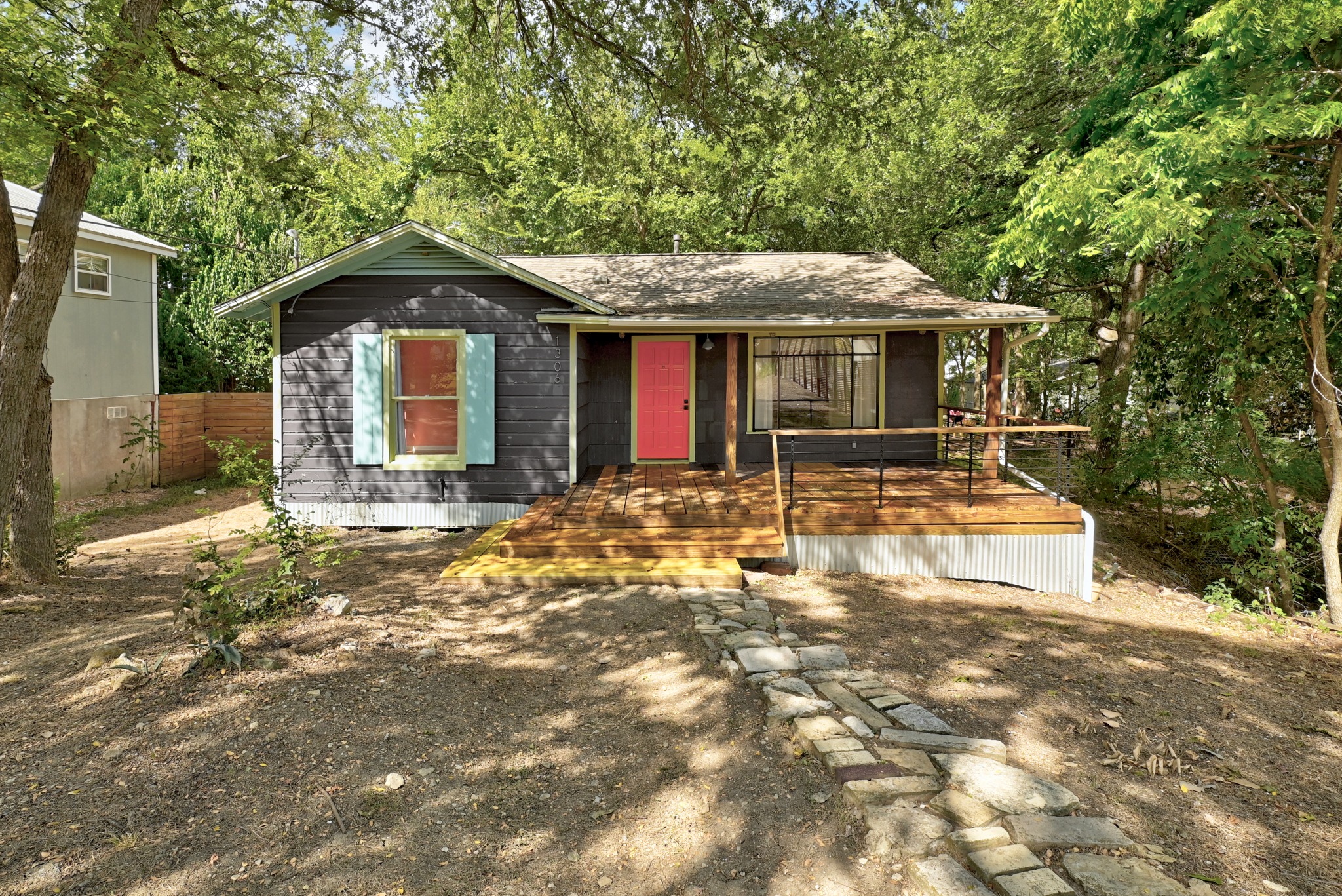 1306 Delano Street Austin, TX 78721 - Photo 1 of 24 Gallery Image 1