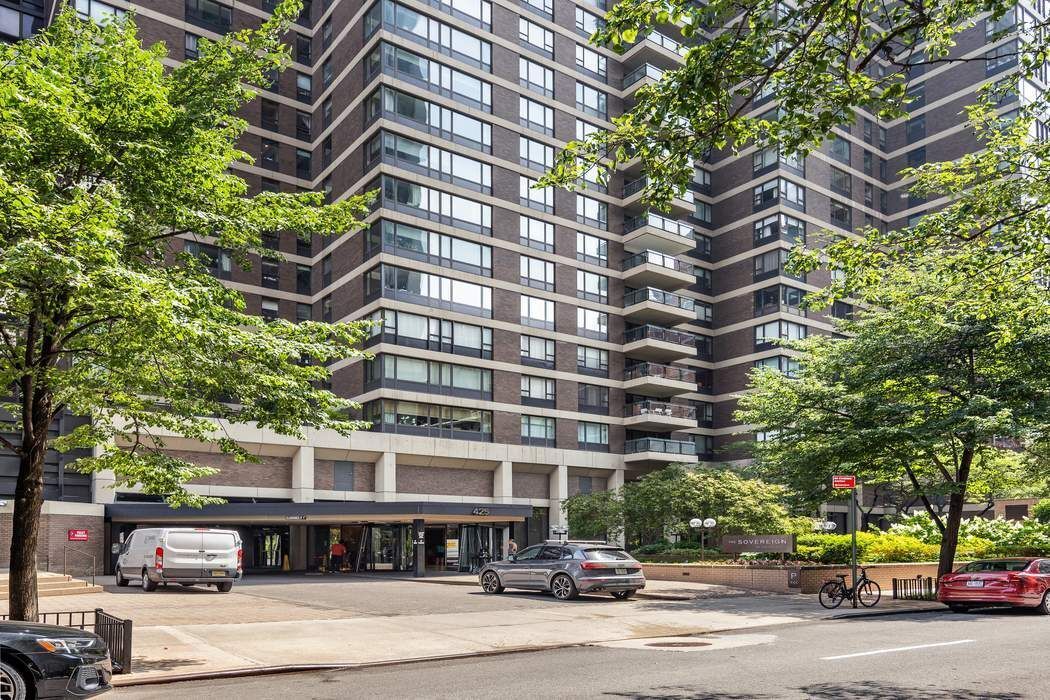 425 East 58th Street, Unit 21F Manhattan, NY 10022 - Photo 10 of 11