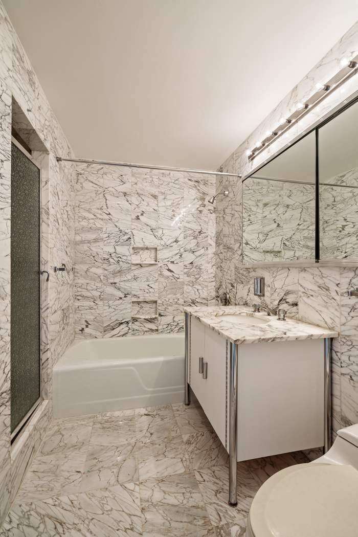 425 East 58th Street, Unit 21F Manhattan, NY 10022 - Photo 7 of 11