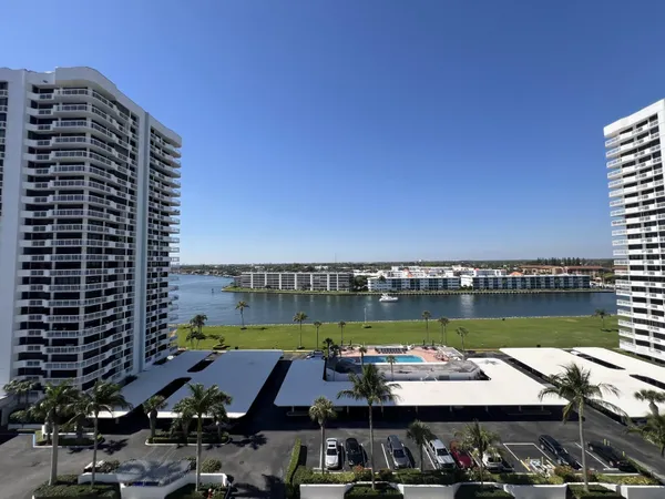 $949,000 | 108 Lakeshore Drive, Unit 1041, North Palm Beach, FL 33408