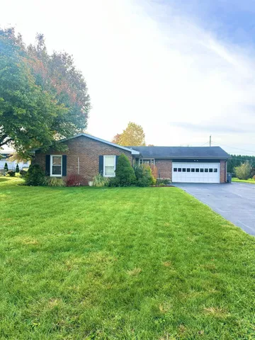 $249,900 | 623 East Old Orchard Lane, Connersville, IN 47331