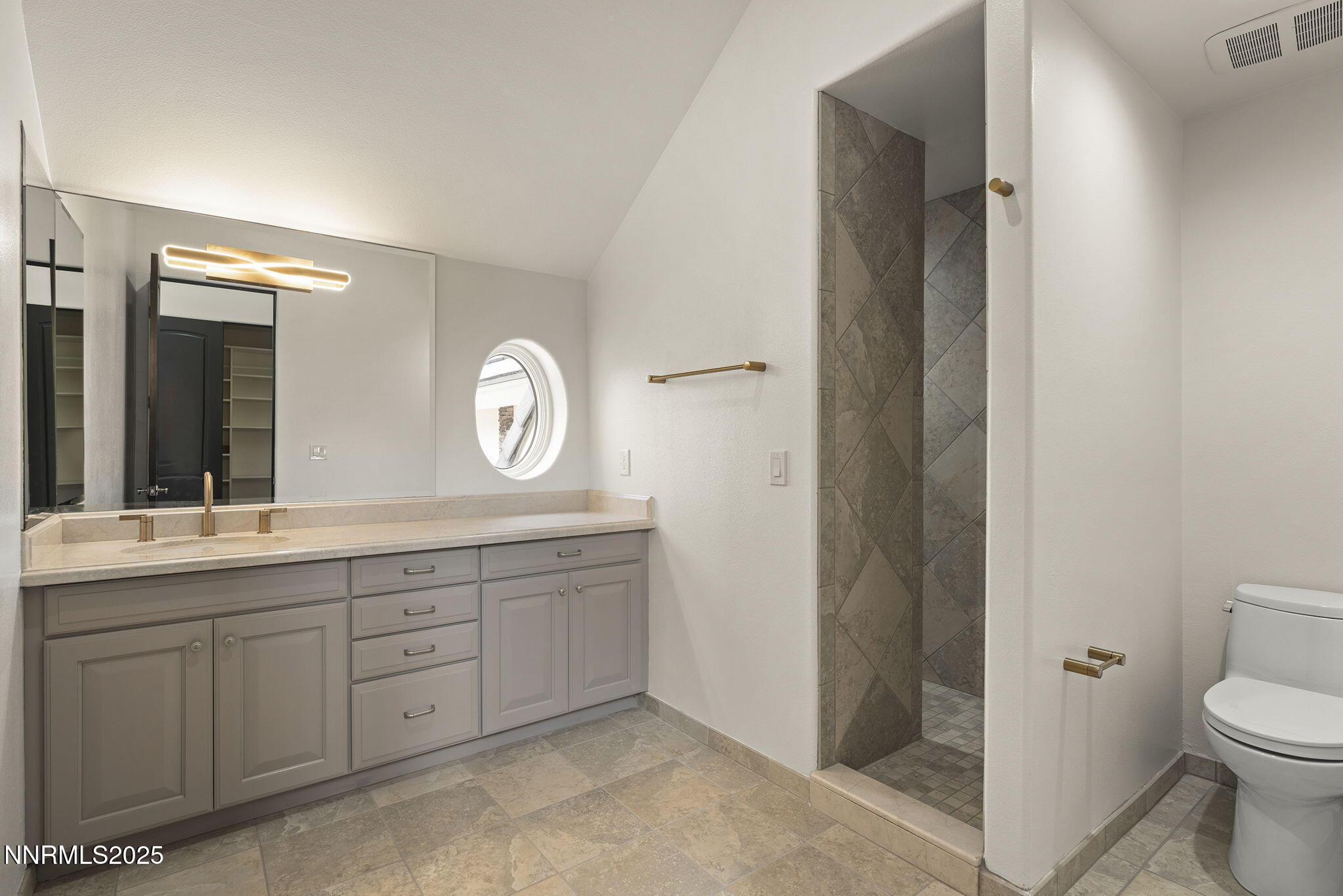 3653 Spirit Bluff Court Reno, NV 89511 - Photo 31 of 46 a spacious bathroom with a toilet a sink and a large mirror