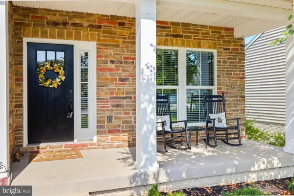 a view of entrance front of the house