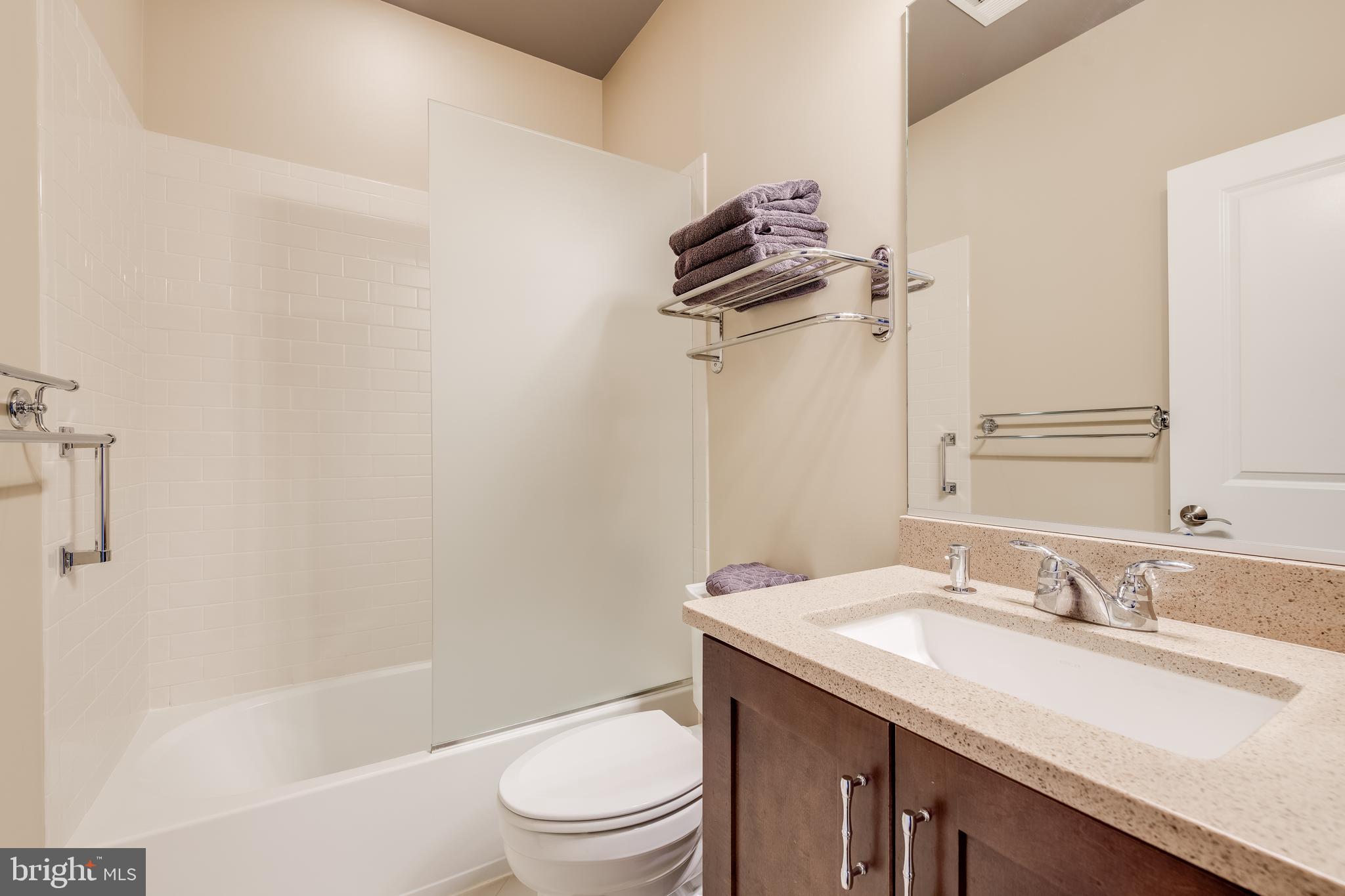 51 Linden Place Towson, MD 21286 - Photo 15 of 23 Hall Bath