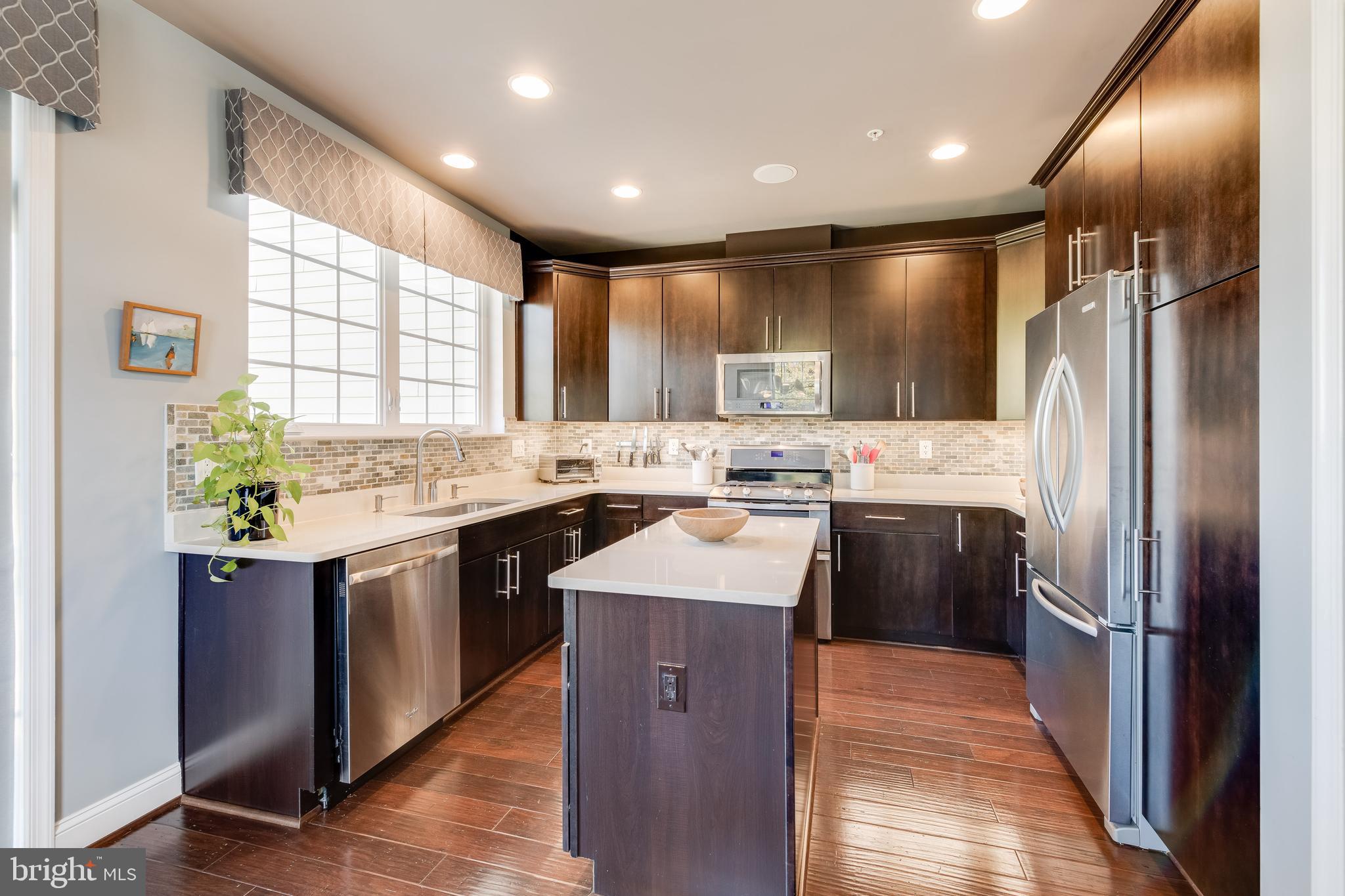 51 Linden Place Towson, MD 21286 - Photo 5 of 23 Granite Counters & Island
