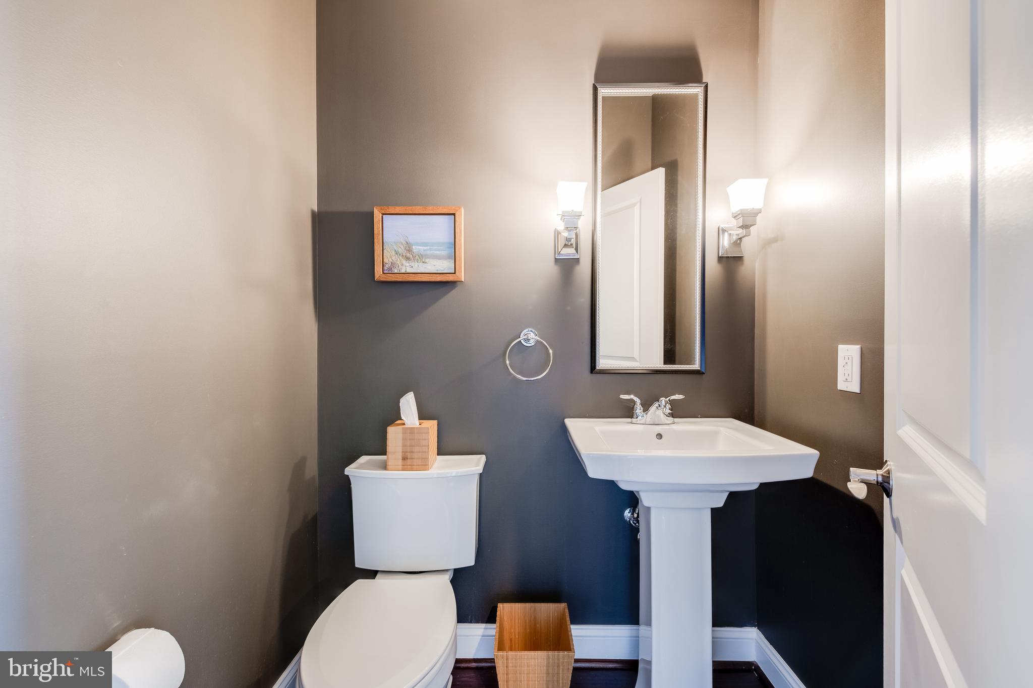 51 Linden Place Towson, MD 21286 - Photo 10 of 23 Main Level Powder Room