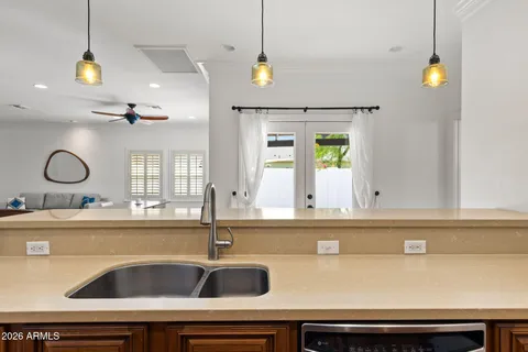 $699,900 | 1501 East Earll Drive, Phoenix, AZ 85014