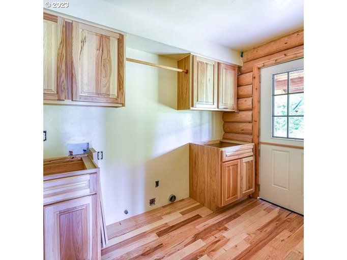 72717 London Road Cottage Grove, OR 97424 - Photo 20 of 41 a view of an entryway with wooden floor and cabinet