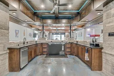 $5,500,000 | 14392 Ridge Lane, Malakoff, TX 75148