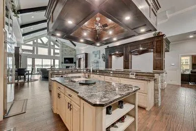 $5,500,000 | 14392 Ridge Lane, Malakoff, TX 75148