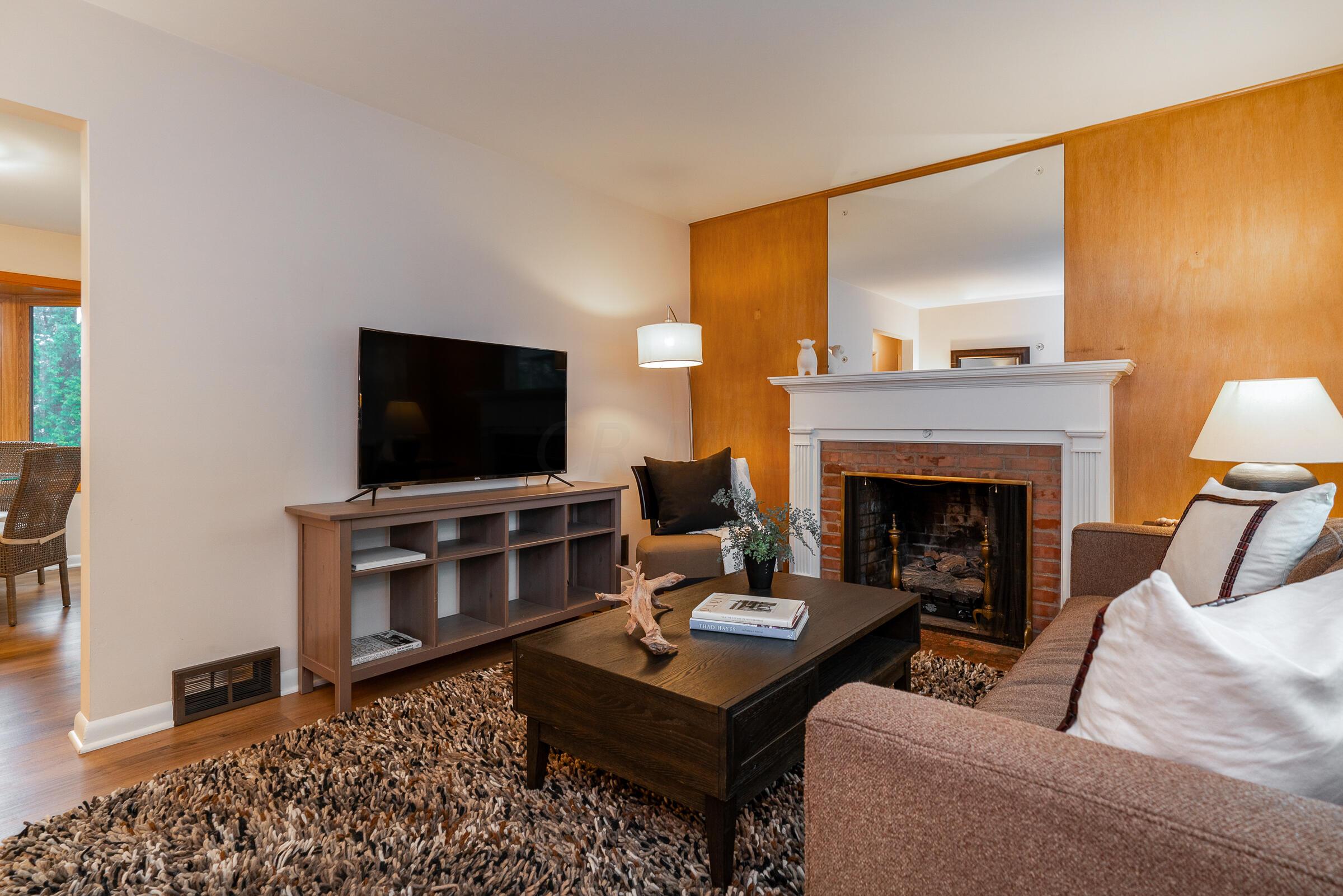 62 North Chesterfield Road Columbus, OH 43209 - Photo 2 of 28 Living Room