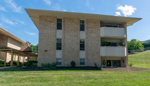$179,000 | 5260 Cross Bow Circle, Unit 5D, Roanoke, VA 24018