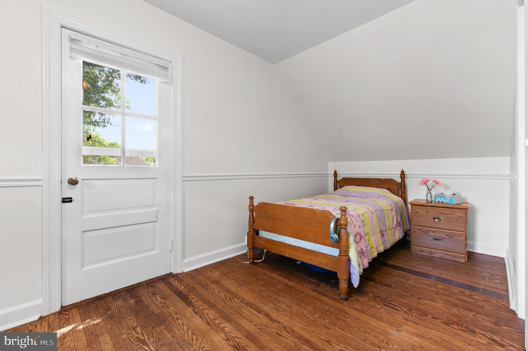 31 Whitemarsh Road Ardmore, PA 19003 - Photo 26 of 35 Rear middle bedroom